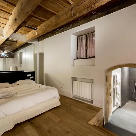 La Miroirs - Plein Coeur Du Vieux Apartment